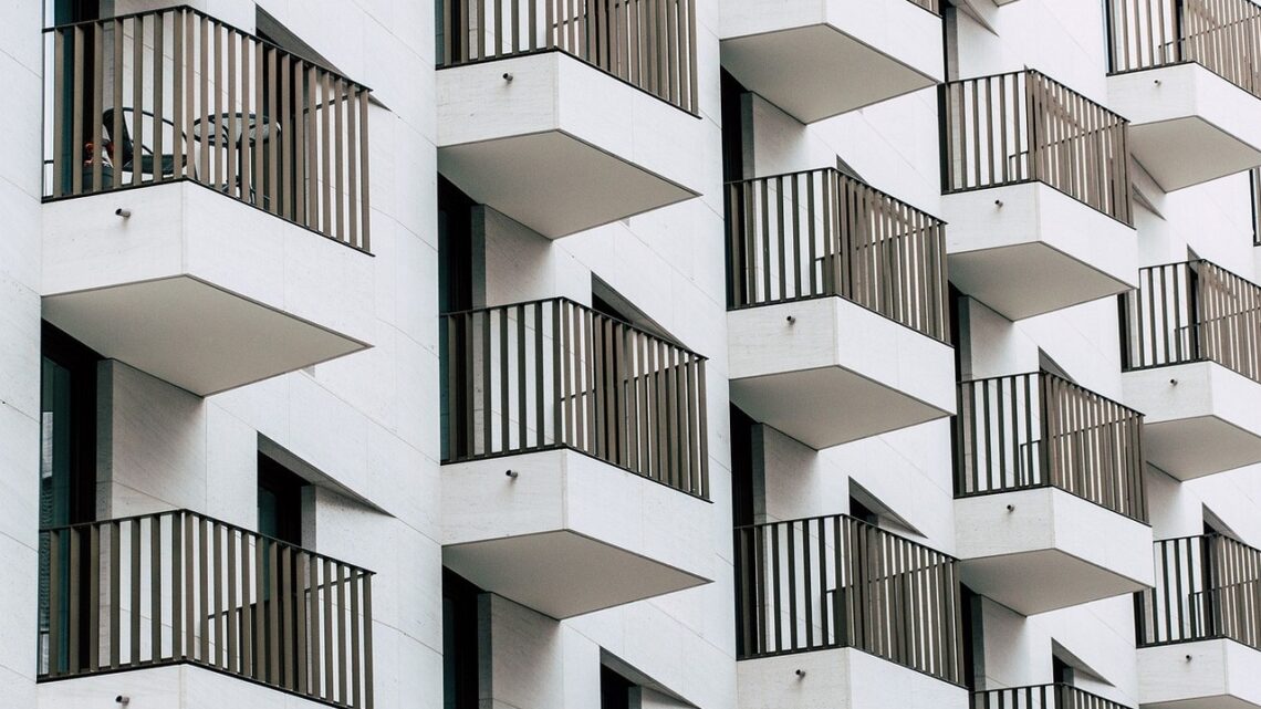 Producent balkonów dostawnych — jak wybrać najlepszą firmę?